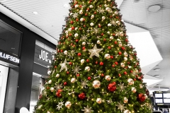 Juleudstilling til Københavns Lufthavn i samarbejde med Mikkel Sonne. Foto: Stuart Mcintyre